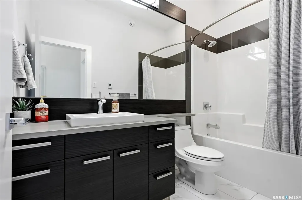 739 Hastings Cove Saskatoon SK S7V 0G6