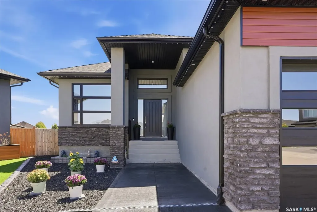 739 Hastings Cove Saskatoon SK S7V 0G6