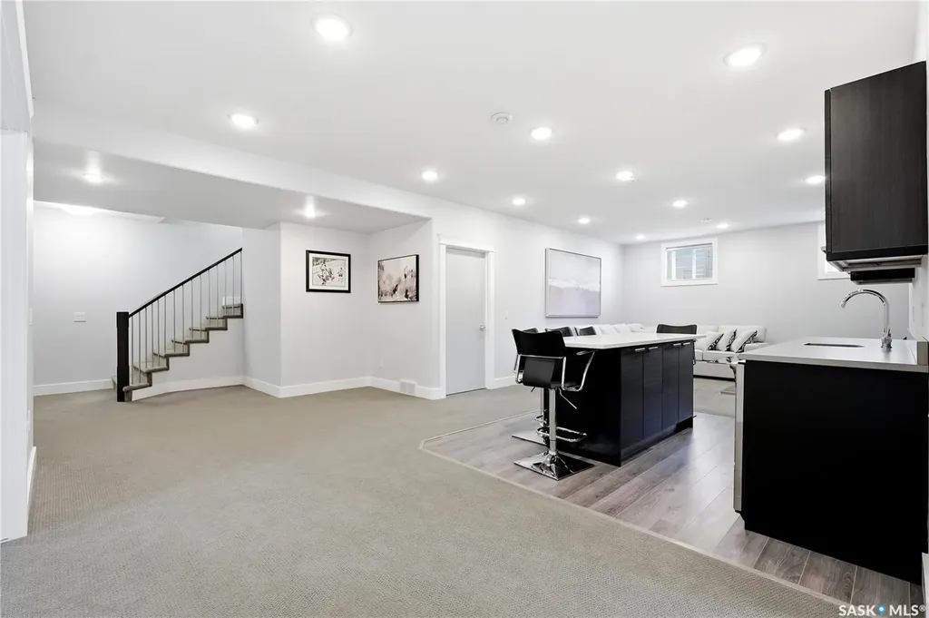 739 Hastings Cove Saskatoon SK S7V 0G6