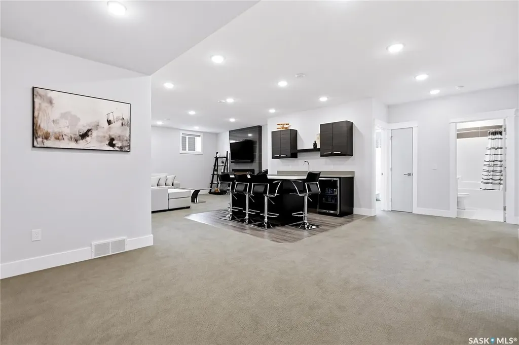 739 Hastings Cove Saskatoon SK S7V 0G6
