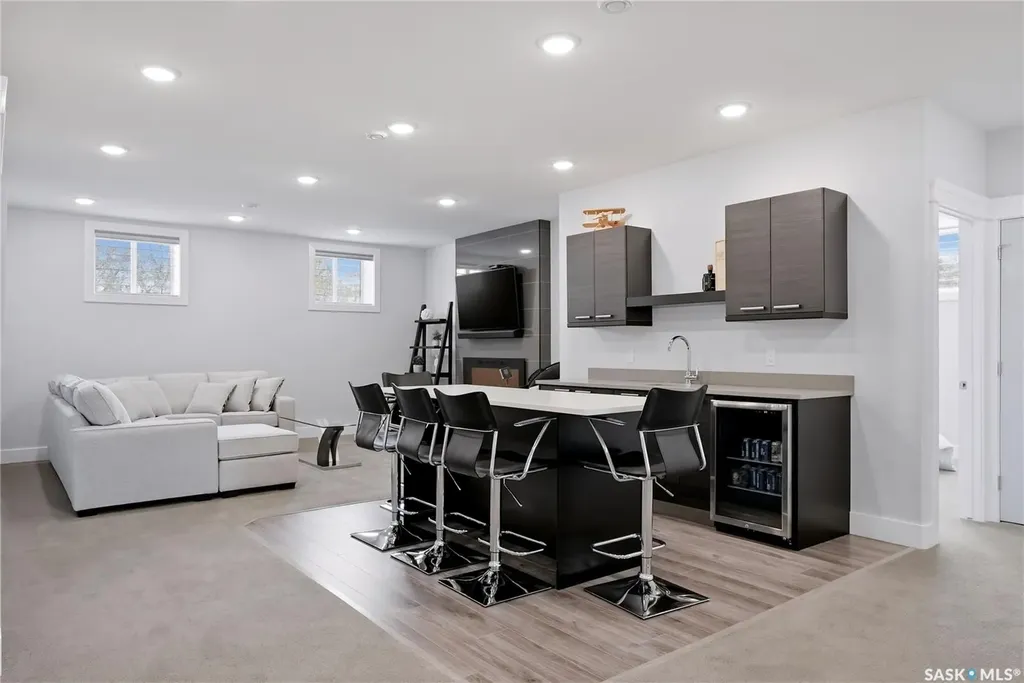 739 Hastings Cove Saskatoon SK S7V 0G6
