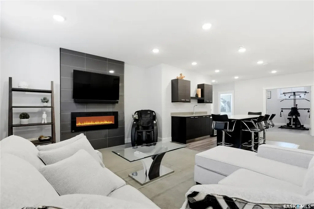 739 Hastings Cove Saskatoon SK S7V 0G6
