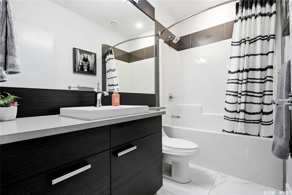 739 Hastings Cove Saskatoon SK S7V 0G6