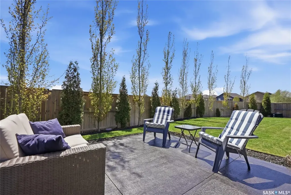 739 Hastings Cove Saskatoon SK S7V 0G6