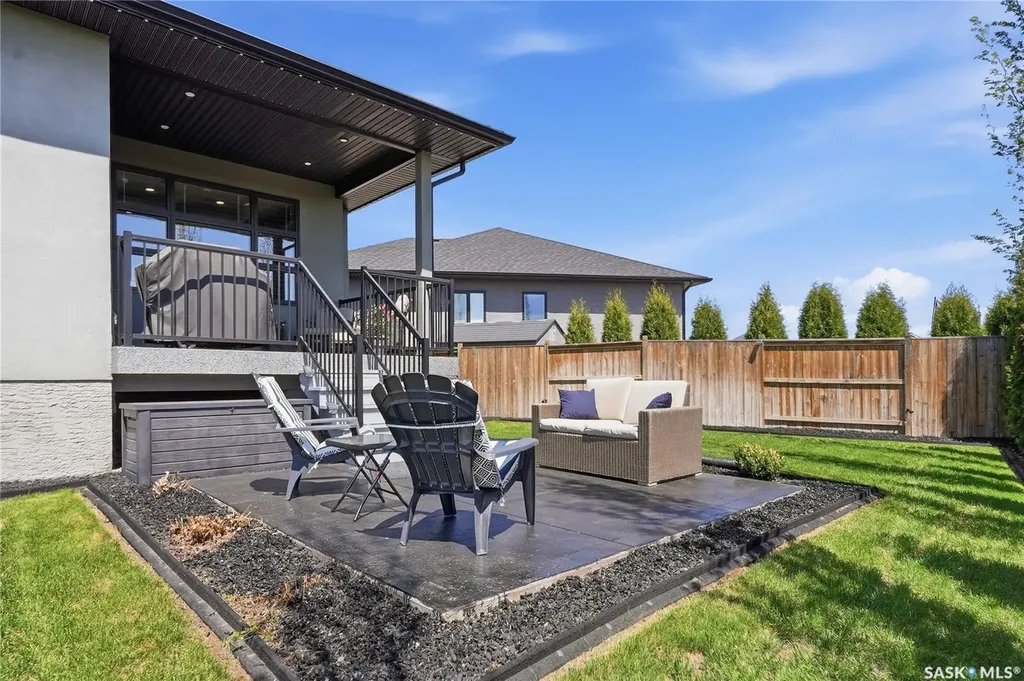 739 Hastings Cove Saskatoon SK S7V 0G6