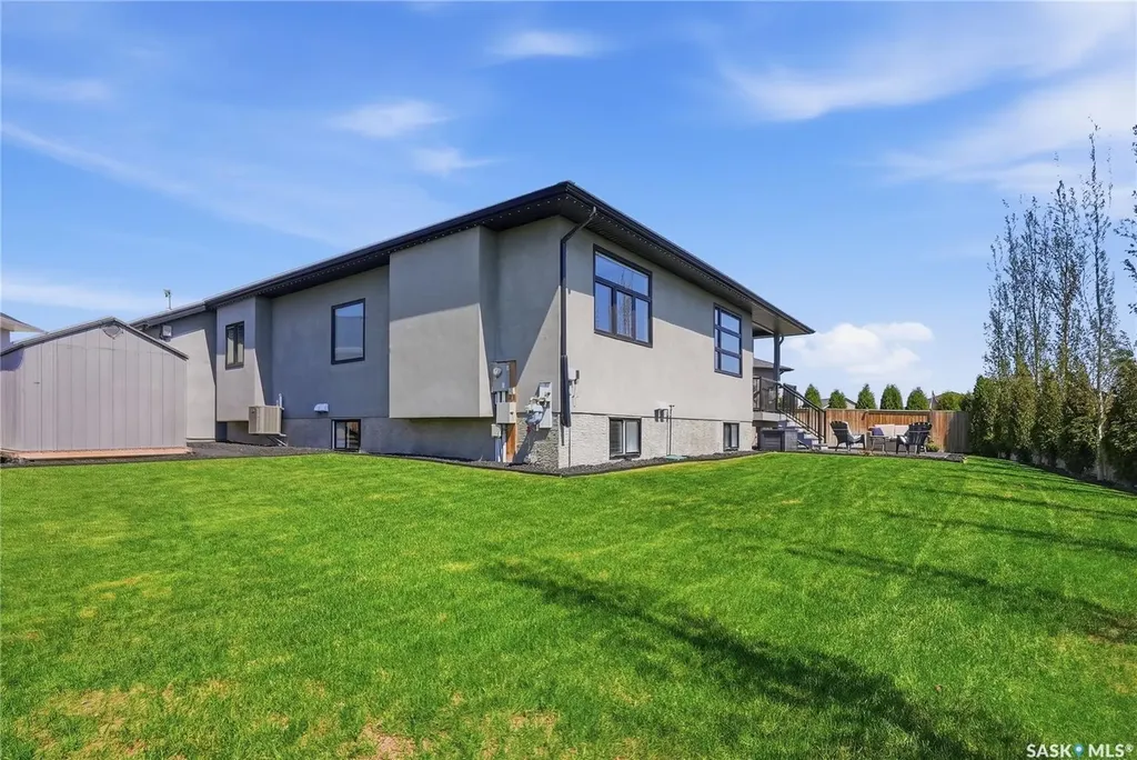 739 Hastings Cove Saskatoon SK S7V 0G6