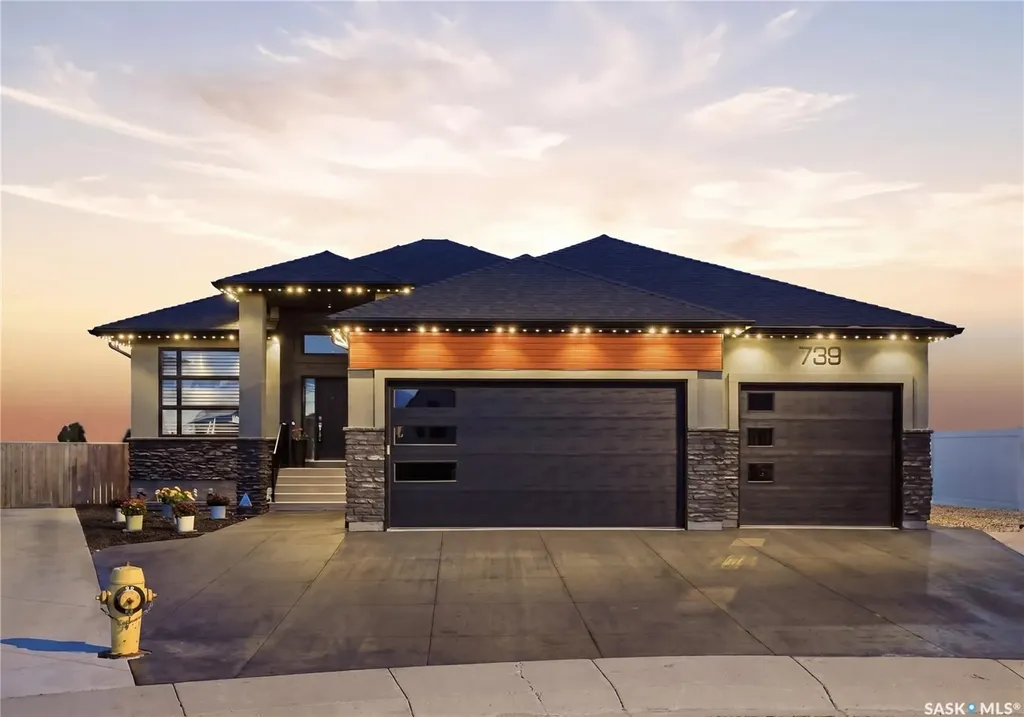 739 Hastings Cove Saskatoon SK S7V 0G6