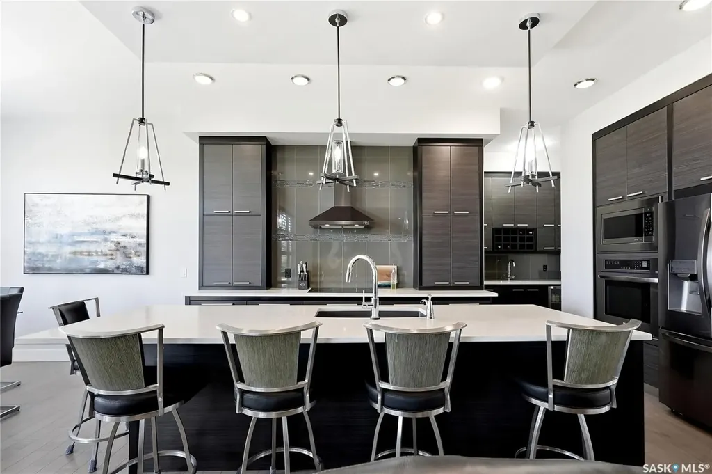 739 Hastings Cove Saskatoon SK S7V 0G6