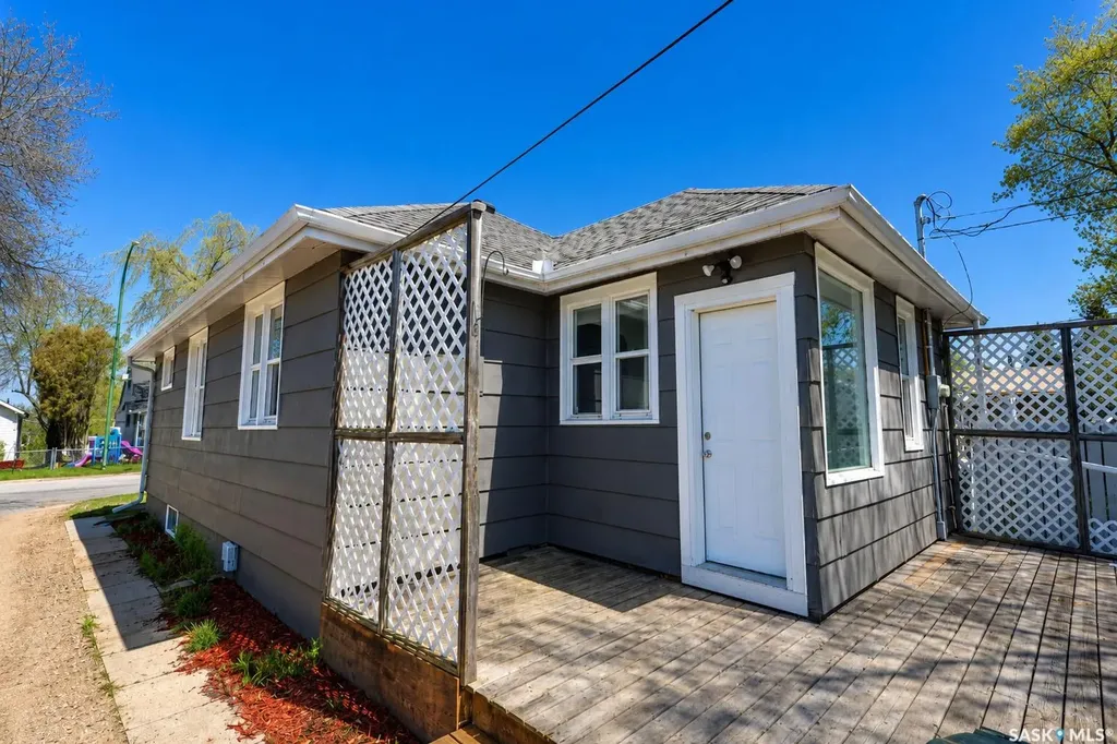 529 20th Street E Prince Albert SK S6V 1L4