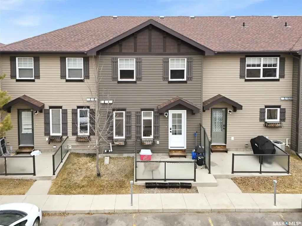 344 Levalley Cove Saskatoon SK S7T 0L1