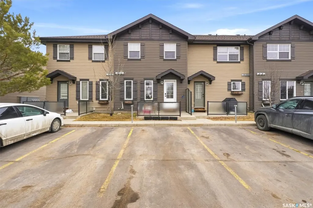 344 Levalley Cove Saskatoon SK S7T 0L1