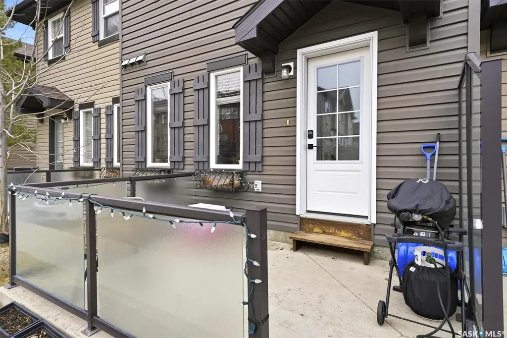 344 Levalley Cove Saskatoon SK S7T 0L1