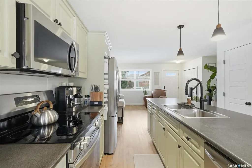 344 Levalley Cove Saskatoon SK S7T 0L1