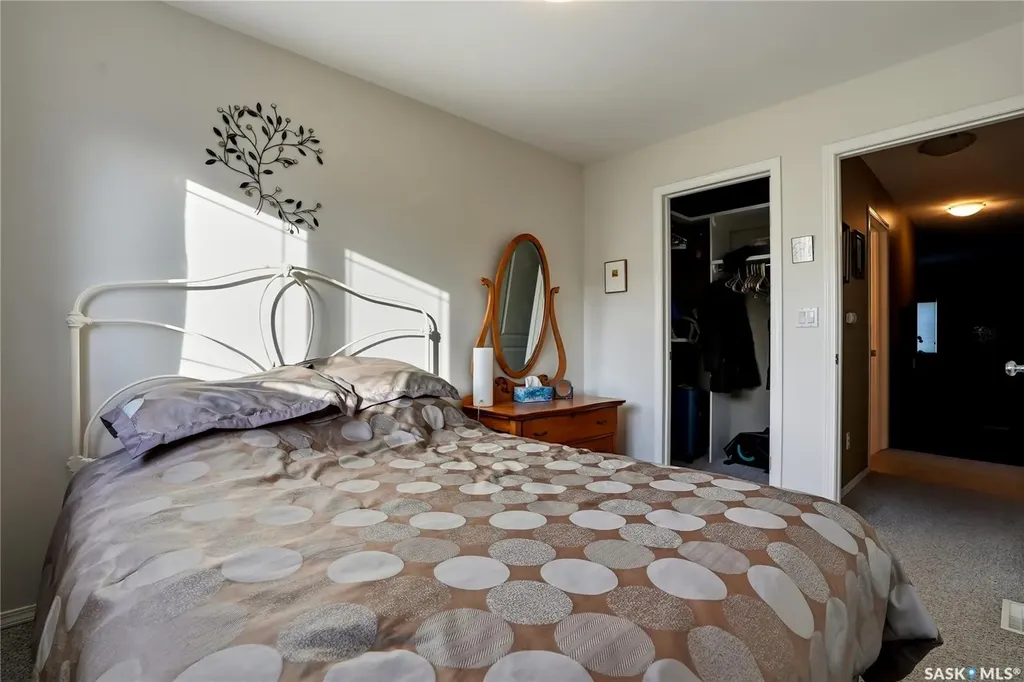 825 Heritage Green Saskatoon SK S7H 5S7