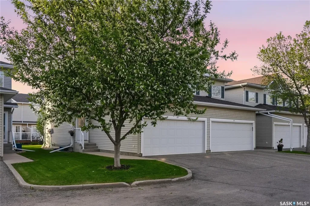 825 Heritage Green Saskatoon SK S7H 5S7