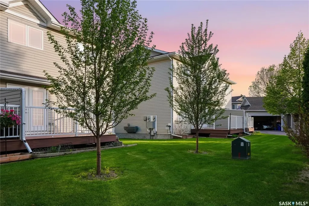 825 Heritage Green Saskatoon SK S7H 5S7