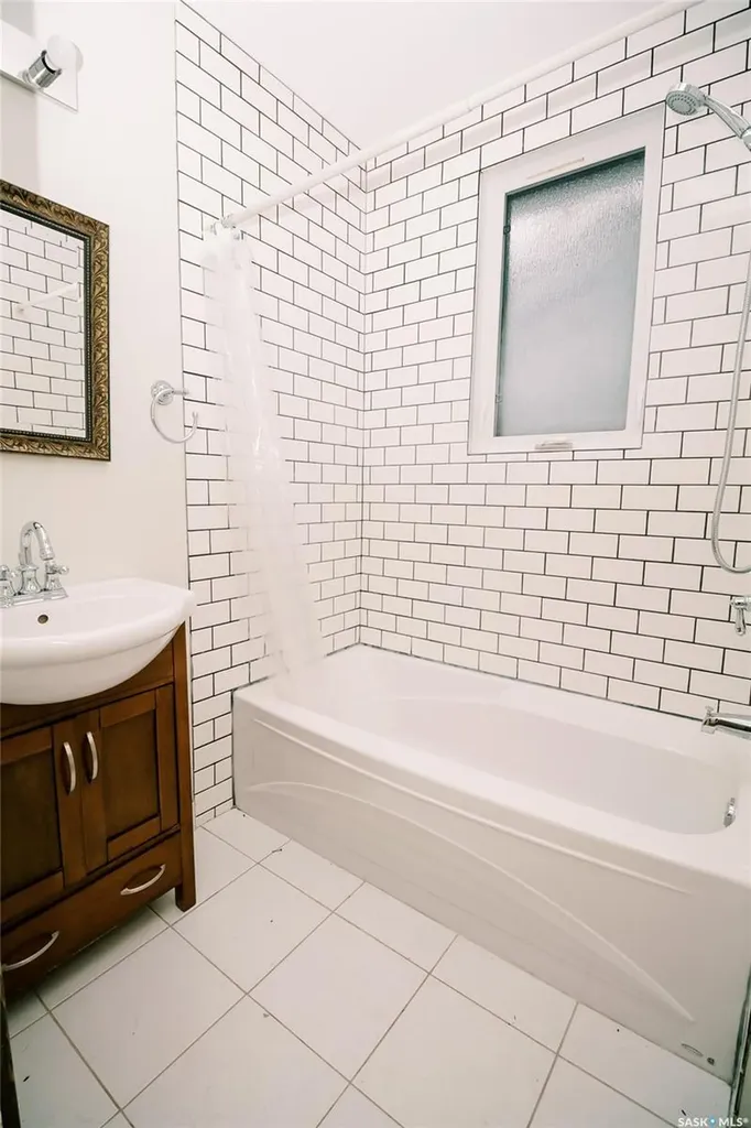 105 28th Street Saskatoon SK S7L 0K1
