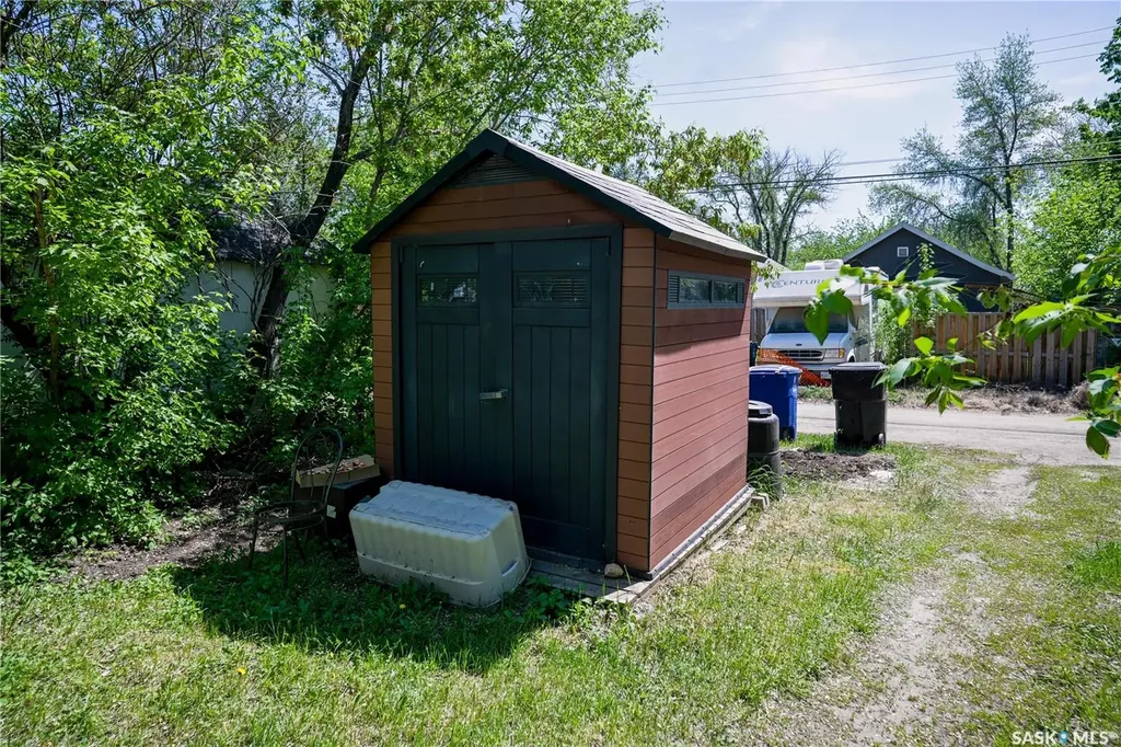 105 28th Street Saskatoon SK S7L 0K1