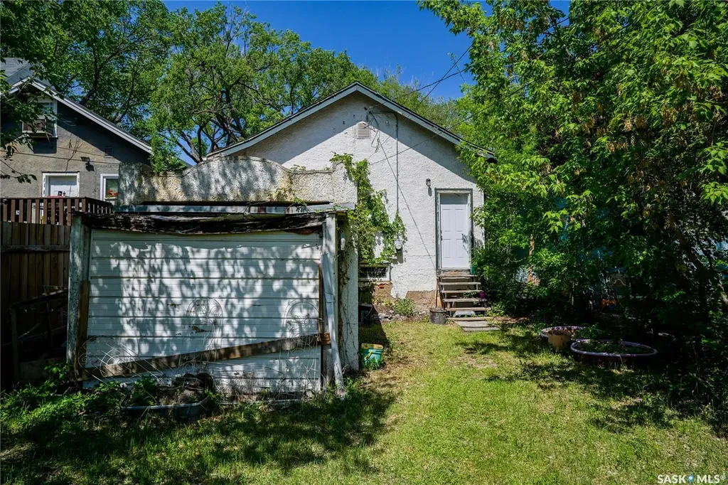 105 28th Street Saskatoon SK S7L 0K1