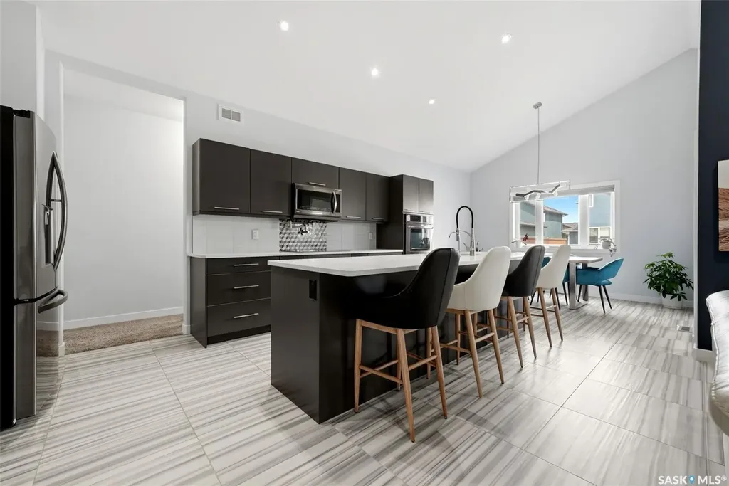 1609 Maple Hill Crescent N Regina SK S4X 0P1