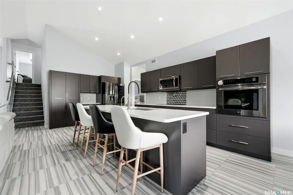 1609 Maple Hill Crescent N Regina SK S4X 0P1