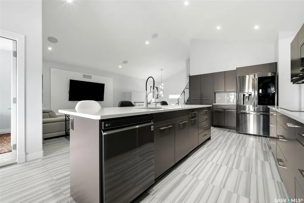 1609 Maple Hill Crescent N Regina SK S4X 0P1