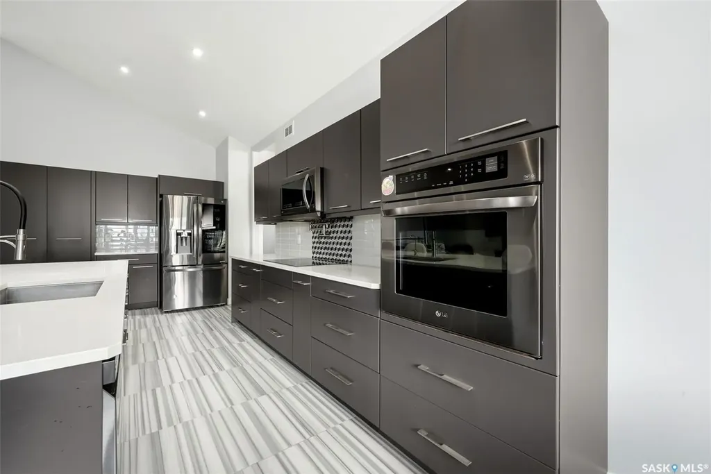 1609 Maple Hill Crescent N Regina SK S4X 0P1