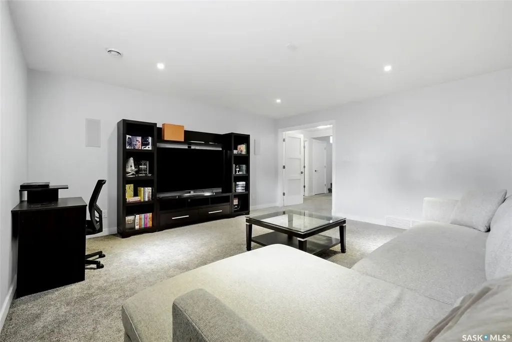 1609 Maple Hill Crescent N Regina SK S4X 0P1