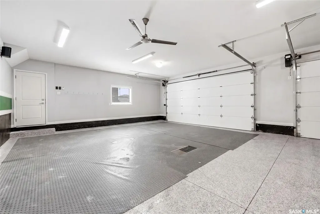 1609 Maple Hill Crescent N Regina SK S4X 0P1
