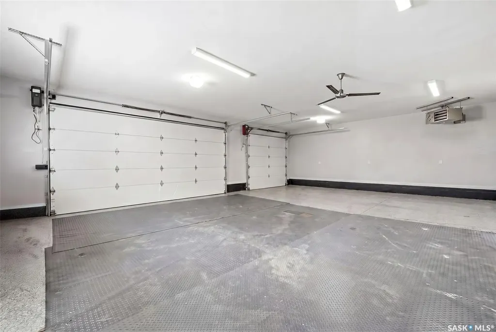 1609 Maple Hill Crescent N Regina SK S4X 0P1