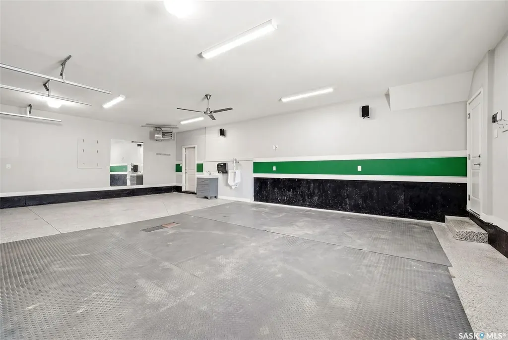 1609 Maple Hill Crescent N Regina SK S4X 0P1