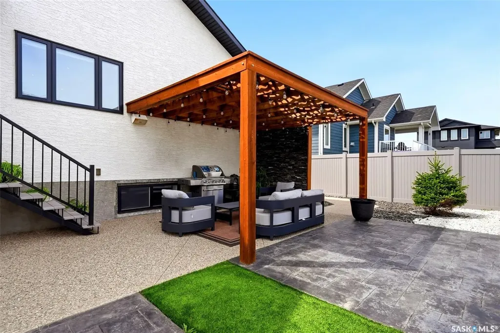 1609 Maple Hill Crescent N Regina SK S4X 0P1