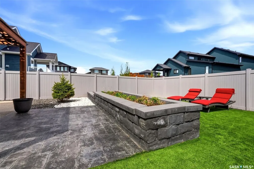 1609 Maple Hill Crescent N Regina SK S4X 0P1
