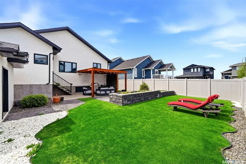 1609 Maple Hill Crescent N Regina SK S4X 0P1