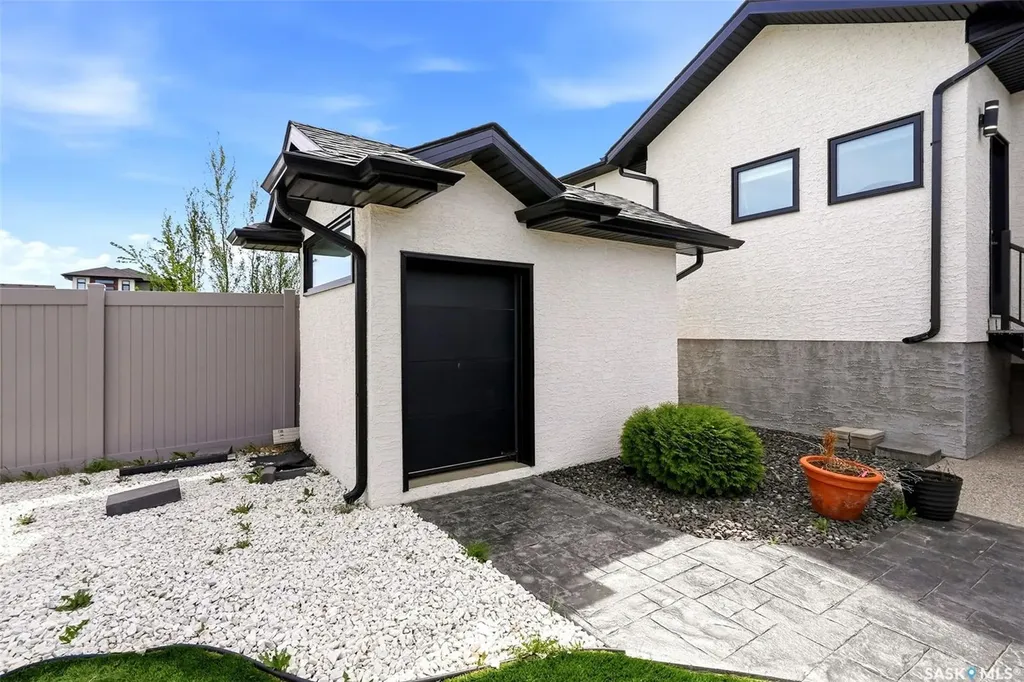 1609 Maple Hill Crescent N Regina SK S4X 0P1