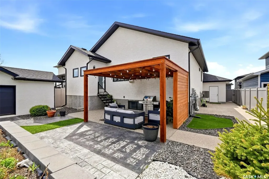 1609 Maple Hill Crescent N Regina SK S4X 0P1