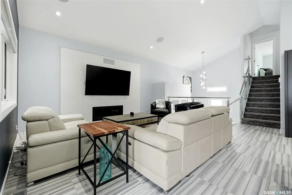 1609 Maple Hill Crescent N Regina SK S4X 0P1
