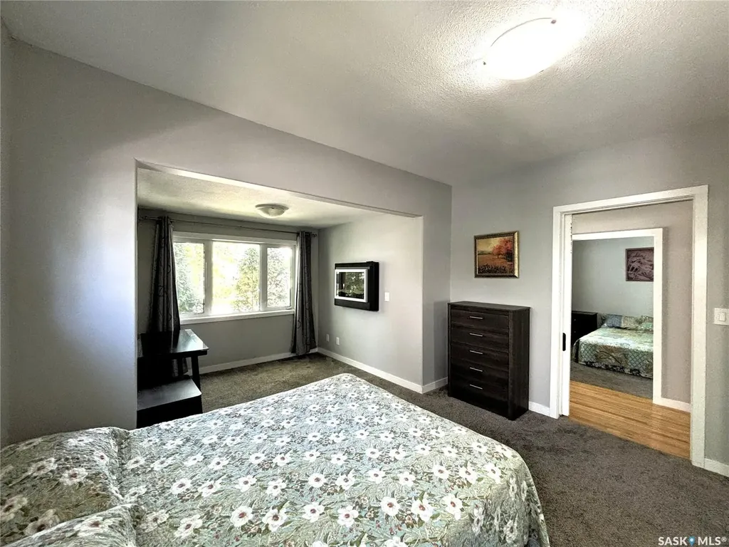 819 5th Avenue N Saskatoon SK S7K 2R7