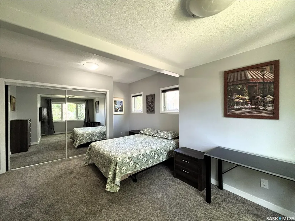819 5th Avenue N Saskatoon SK S7K 2R7
