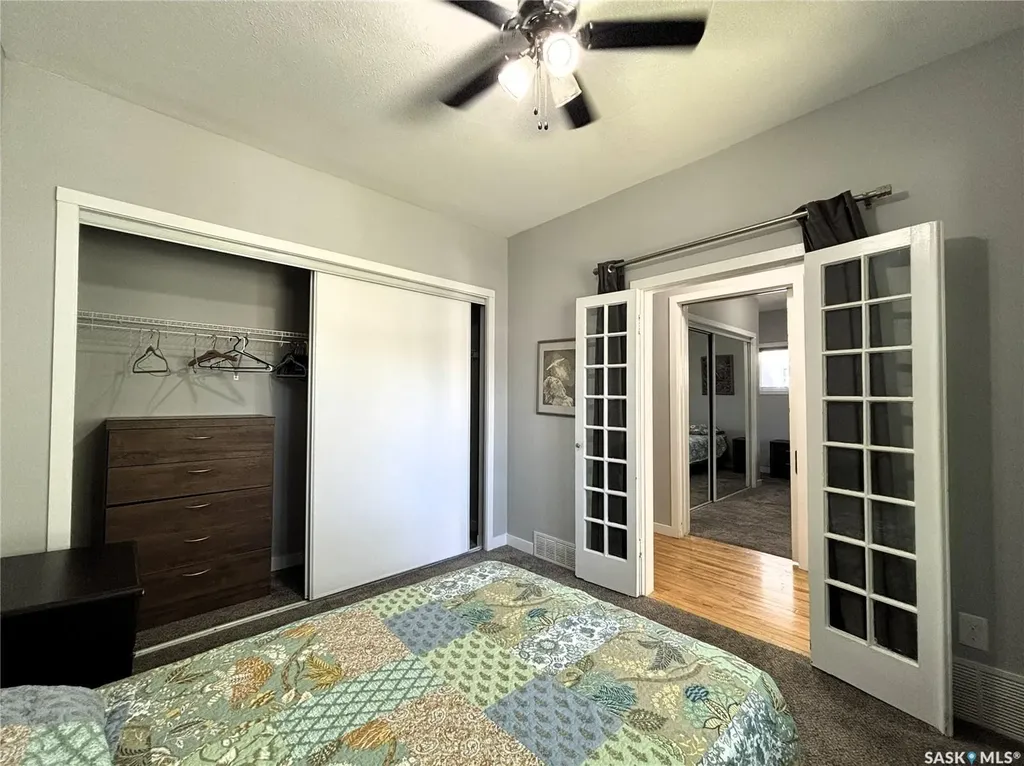 819 5th Avenue N Saskatoon SK S7K 2R7