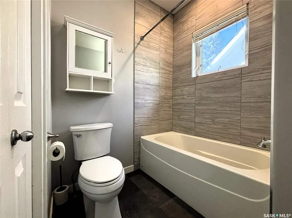 819 5th Avenue N Saskatoon SK S7K 2R7