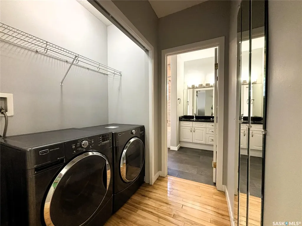 819 5th Avenue N Saskatoon SK S7K 2R7