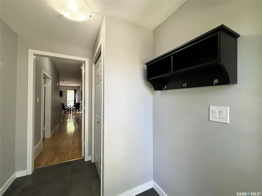 819 5th Avenue N Saskatoon SK S7K 2R7