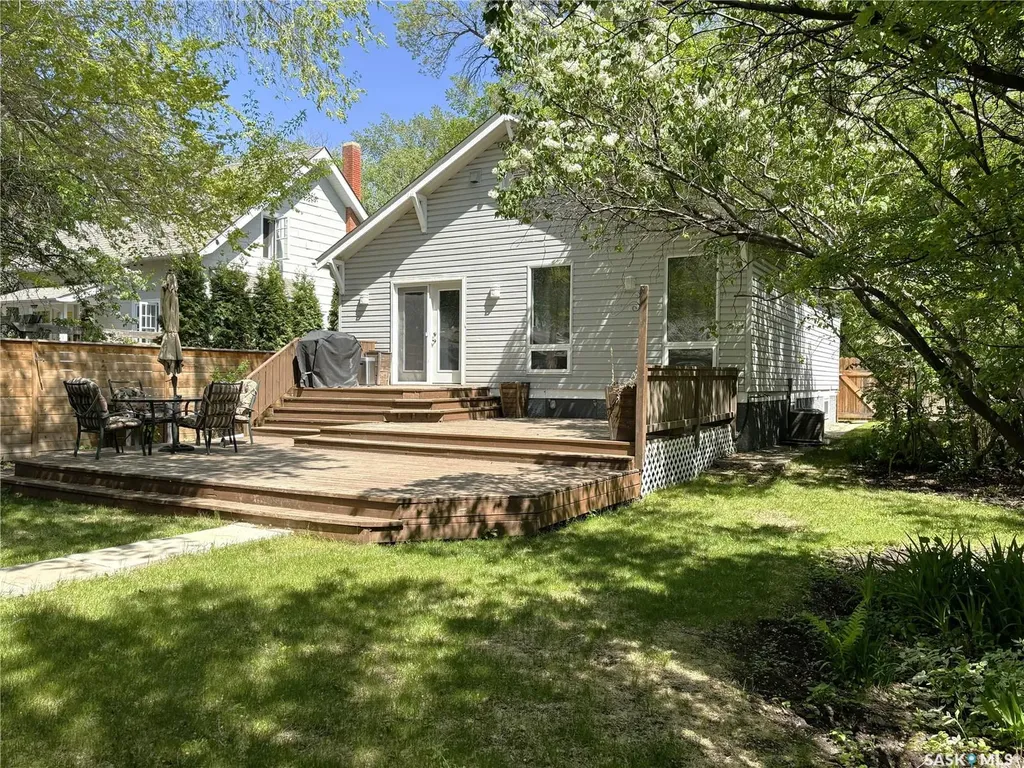 819 5th Avenue N Saskatoon SK S7K 2R7