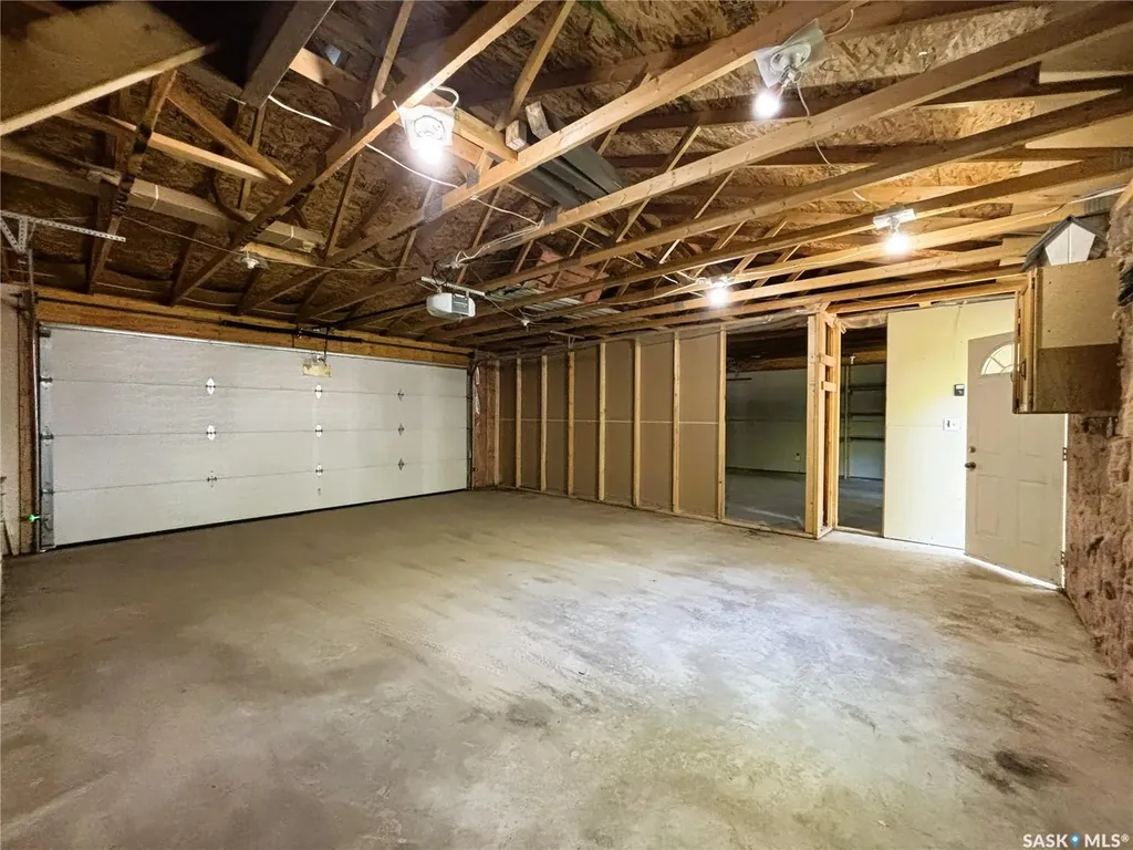 819 5th Avenue N Saskatoon SK S7K 2R7