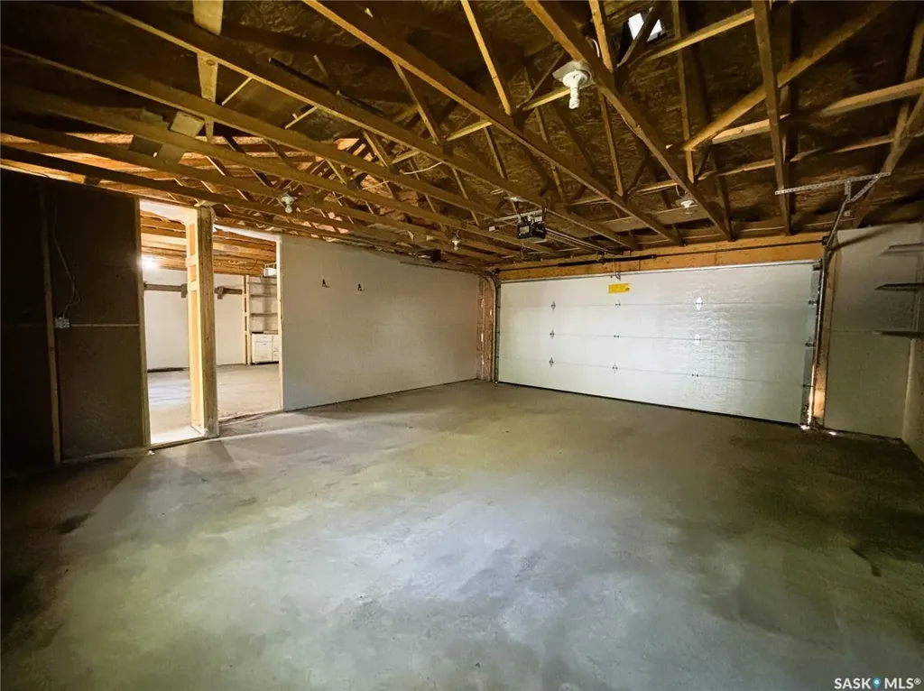 819 5th Avenue N Saskatoon SK S7K 2R7