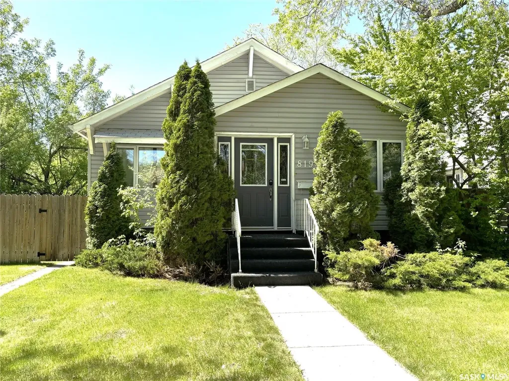 819 5th Avenue N Saskatoon SK S7K 2R7