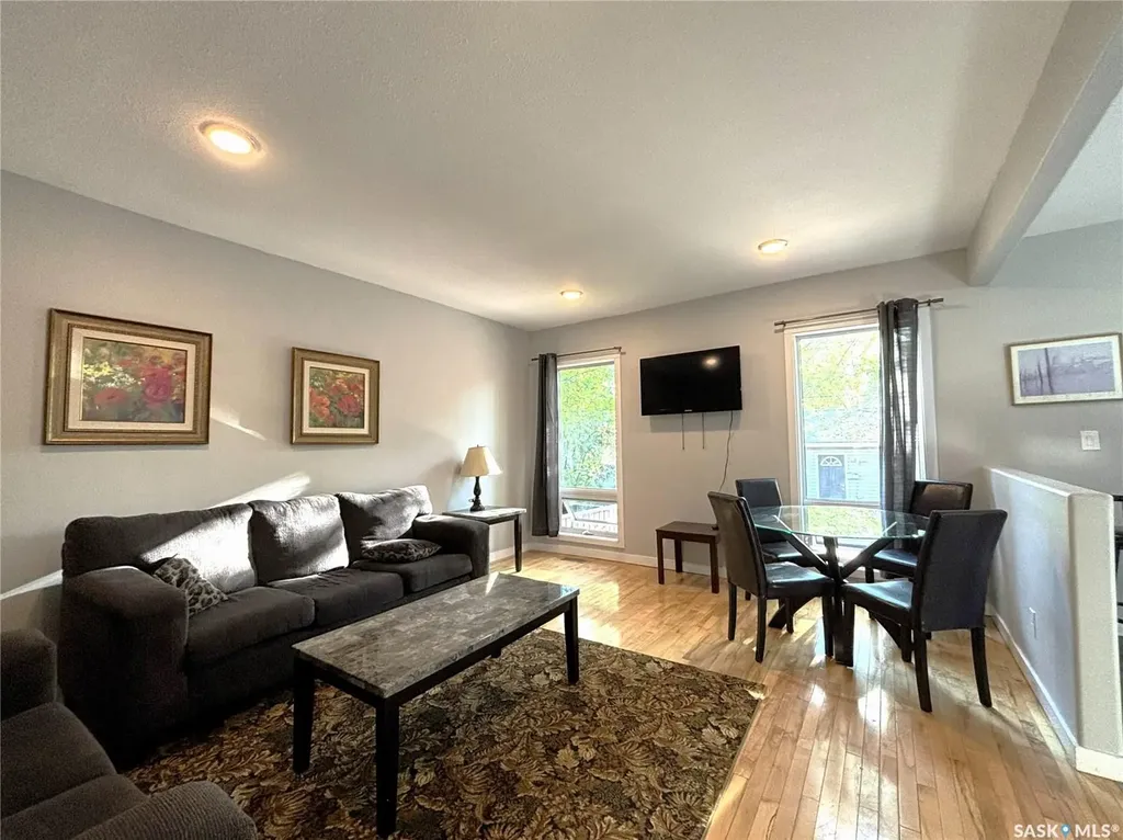 819 5th Avenue N Saskatoon SK S7K 2R7