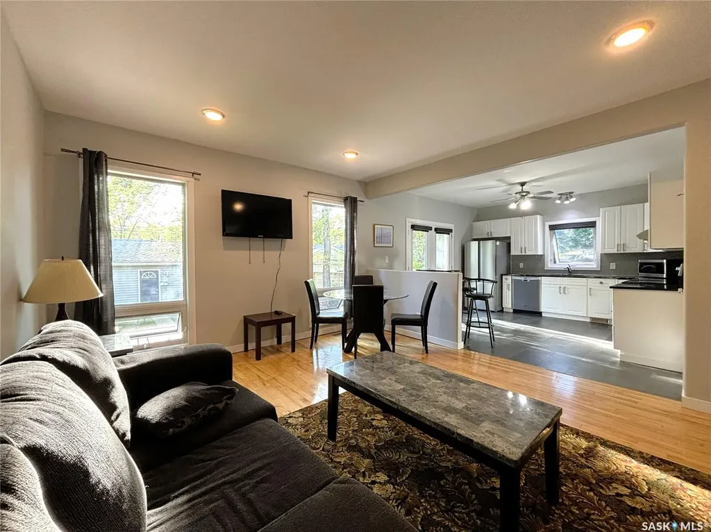 819 5th Avenue N Saskatoon SK S7K 2R7