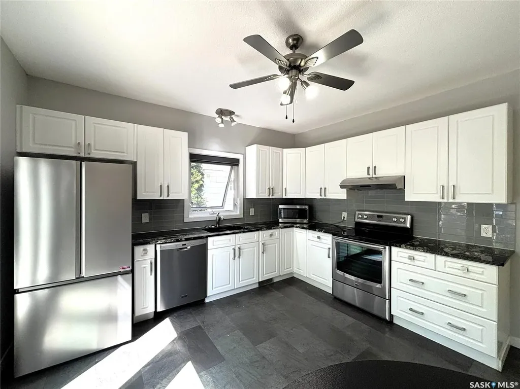 819 5th Avenue N Saskatoon SK S7K 2R7